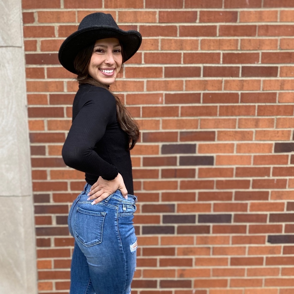 Meet your Posher, Ciana